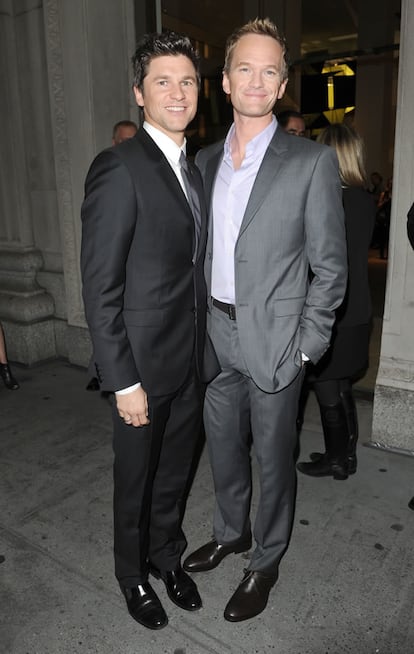 El actor Neil Patrick Harris y su marido, David Burtka, en el lanzamiento de la campaña por el matrimonio homosexual en Nueva York