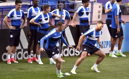 iLos jugadores del Leicester, durante su entrenamiento en el Vicente Calderón.