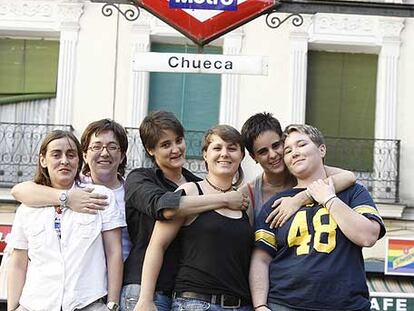 De izquierda a derecha, Panchi, Pilar, Laura, Johana, Araceli y Esther, ayer en Chueca.