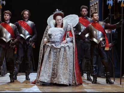 Reina Elisabeth I (Ana Caterina Antonacci) en la opera Gloriana.