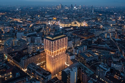 Vista nocturna de la Torre Velasca en Milán. CEDIDA POR LA COMPAÑÍA.