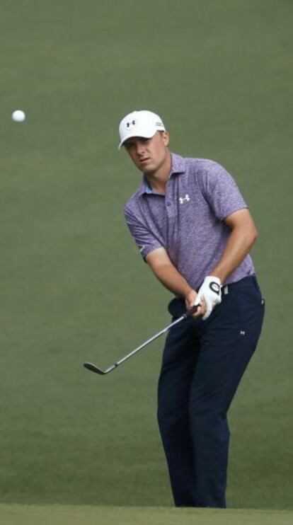 Jordan Spieth entra en el segundo 'green' del día, este viernes.