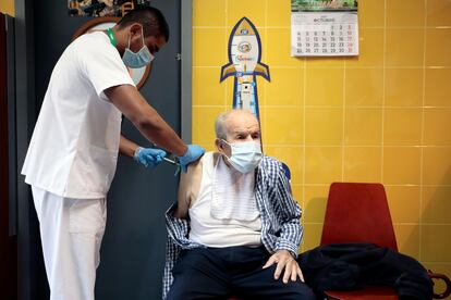 A man in Valencia attends a healthcare center to get his Covid-19 booster shot and flu vaccine.