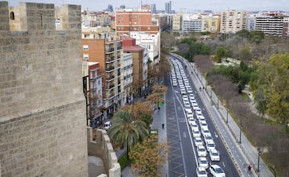 Protesta de taxistas, el 14 de febrero, ante las Torres de Serranos de Valencia.