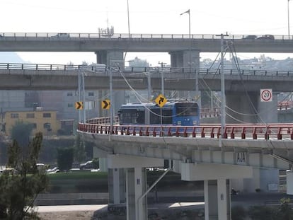 Aspecto del viaducto elevado del Trolebús Chalco-Santa Marta.