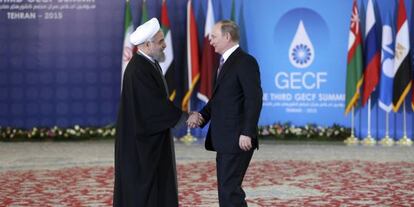 El presidente iraní, Hassan Rouhani, y su homólogo ruso, Vladimir Putin, este lunes en Teherán.