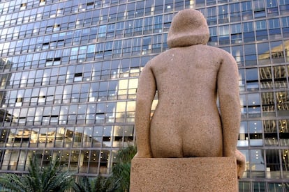 Fachada del Ministerio de Educación y Sanidad de Río de Janeiro, construido en 1936 y diseñado por Le Corbusier, Niemeyer, Costa y otros.