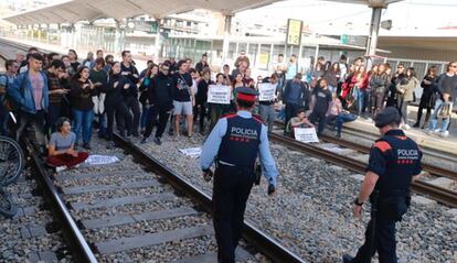 Protesta en la estación de Girona el pasado viernes.