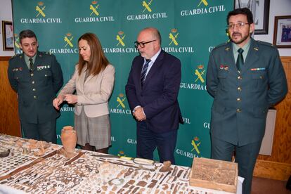 La delegada del Gobierno en Castilla y León, Virginia Barcones, presenta el resultado de la investigación policial, con más de mil piezas recuperadas.