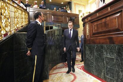 El presidente del Gobierno en funciones, Mariano Rajoy, a su llegada al Congreso de los Diputados para asistir a la segunda votación para su investidura. 