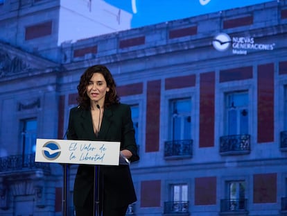La presidenta de la Comunidad de Madrid, Isabel Díaz Ayuso, durante el acto de clausura del XIII Congreso Autonómico Extraordinario de Nuevas Generaciones del PP, en el Auditorio Adolfo Suárez (Madrid).