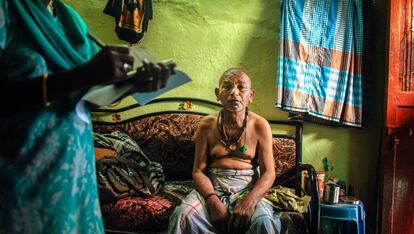 Abdhullah Mohammed, de 54 años y recién curado de tuberculosis, en su domicilio de Chennai (India).