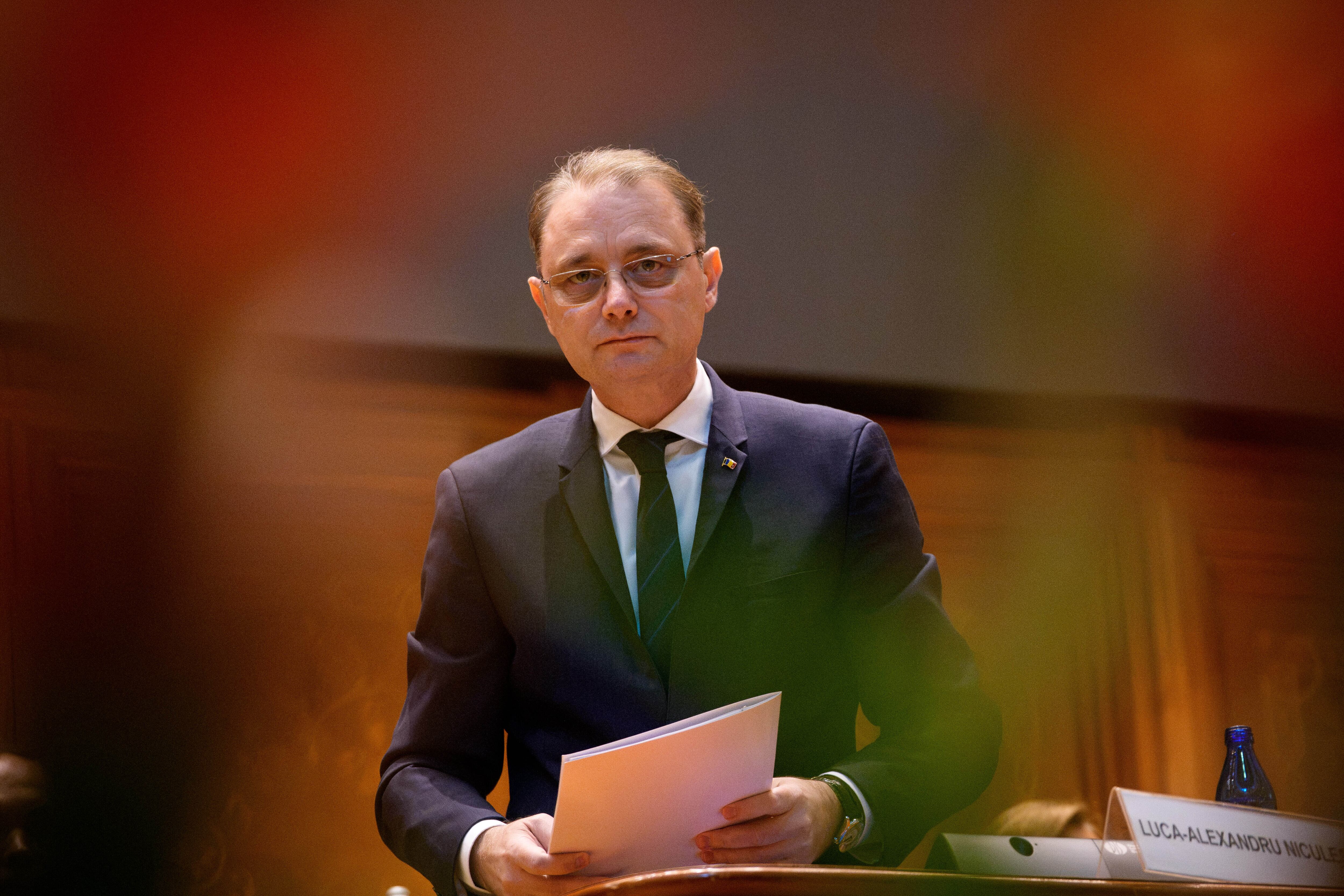 Rumania pone fin a seis meses de bloqueo político con la investidura del diplomático Luca Niculescu