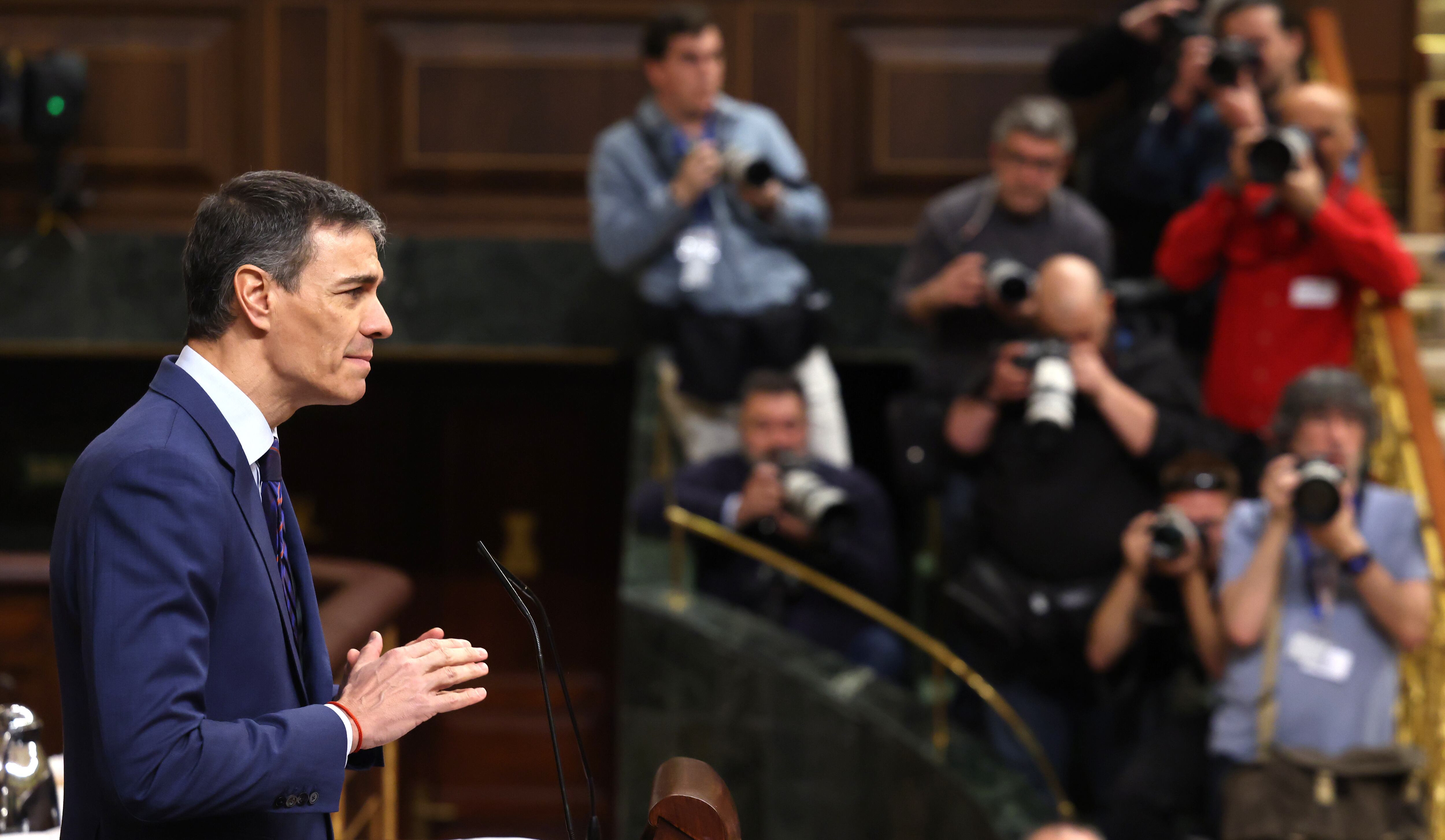Sánchez gesticula durante su comparecencia en la Cámara baja. 