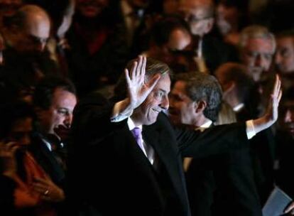 El presidente argentino, Néstor Kirchner, llega a la ceremonia de presentación de la candidatura de su esposa en La Plata, capital de la provincia de Buenos Aires.