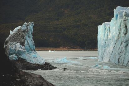 Vistas del glaciar Perito Moreno, tras el derrumbamiento del arco de hielo se que había producido entre el glaciar y el suelo de la península Magallanes.