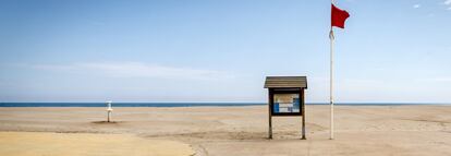 la playa vacía en Valencia