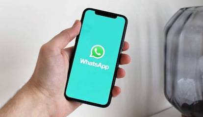 Teléfono móvil con WhatsApp