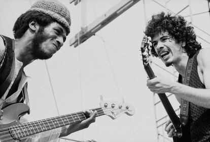 Santana, a la derecha, durante su actuación en el Festival de Woodstock de 1969.