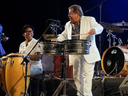 Los percusionistas Pedrito Martínez, a la izquierda, y Giosvanni Hidalgo, durante una actuación en el Festival Jazz Plaza, la semana pasada.
