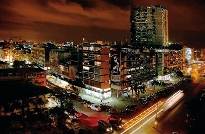 Vista del Largo do Kinaxixi, con el rascacielos Prédio da Lagoa.