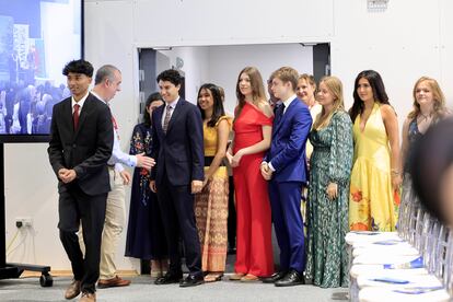 La infanta Sofía, junto con el resto de compañeros, durante la ceremonia de graduación.