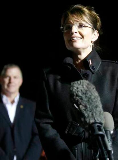 Sarah Palin, el miércoles en el aeropuerto de Anchorage (Alaska).