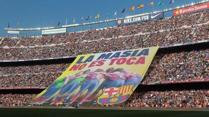 Pancarta en el Camp Nou.