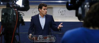 El presidente de Ciudadanos, Albert Rivera, durante una rueda de prensa en el Congreso de los Diputados.