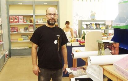 Manuel Garc&iacute;a Iborra, el pasado 31 de agosto, en el &uacute;ltimo d&iacute;a de la librer&iacute;a Sintagma, en El Ejido.