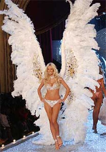 La alemana Heidi Klum, modelo de portada en diversas revistas de moda, en un desfile de Victoria&#39;s Secret el pasado noviembre en Nueva York.