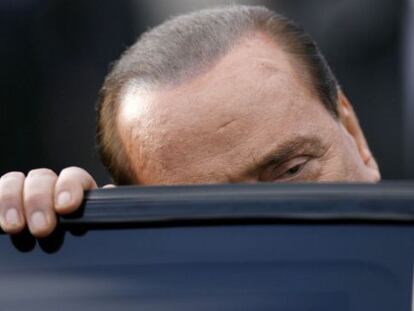 Silvio Berlusconi, antes de entrar a un coche, en 2009.