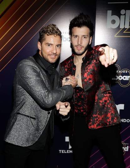 LAS VEGAS, NV - APRIL 26:  David Bisbal (L) and Sebastian Yatra attend the 2018 Billboard Latin Music Awards at the Mandalay Bay Events Center on April 26, 2018 in Las Vegas, Nevada.  (Photo by Isaac Brekken/Getty Images)