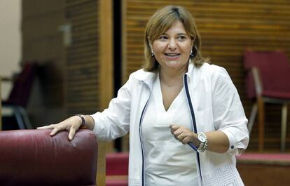 La portavoz parlamentaria del PP, Isabel Bonig, en las Cortes.