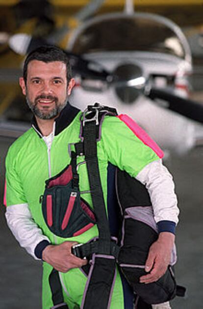 Miguel Ángel García, en el aeródromo de Cuatro Vientos.