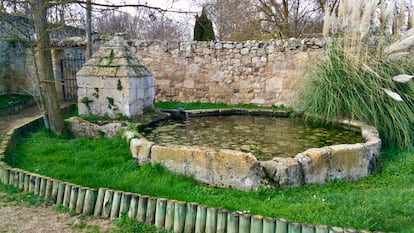 Fuente del patio de la Taza en el monasterio cisterciense de Santa María de Matallana, en Villalba de los Alcores (Valladolid),del siglo XVI, en una imagen cedida por Ester Penas.