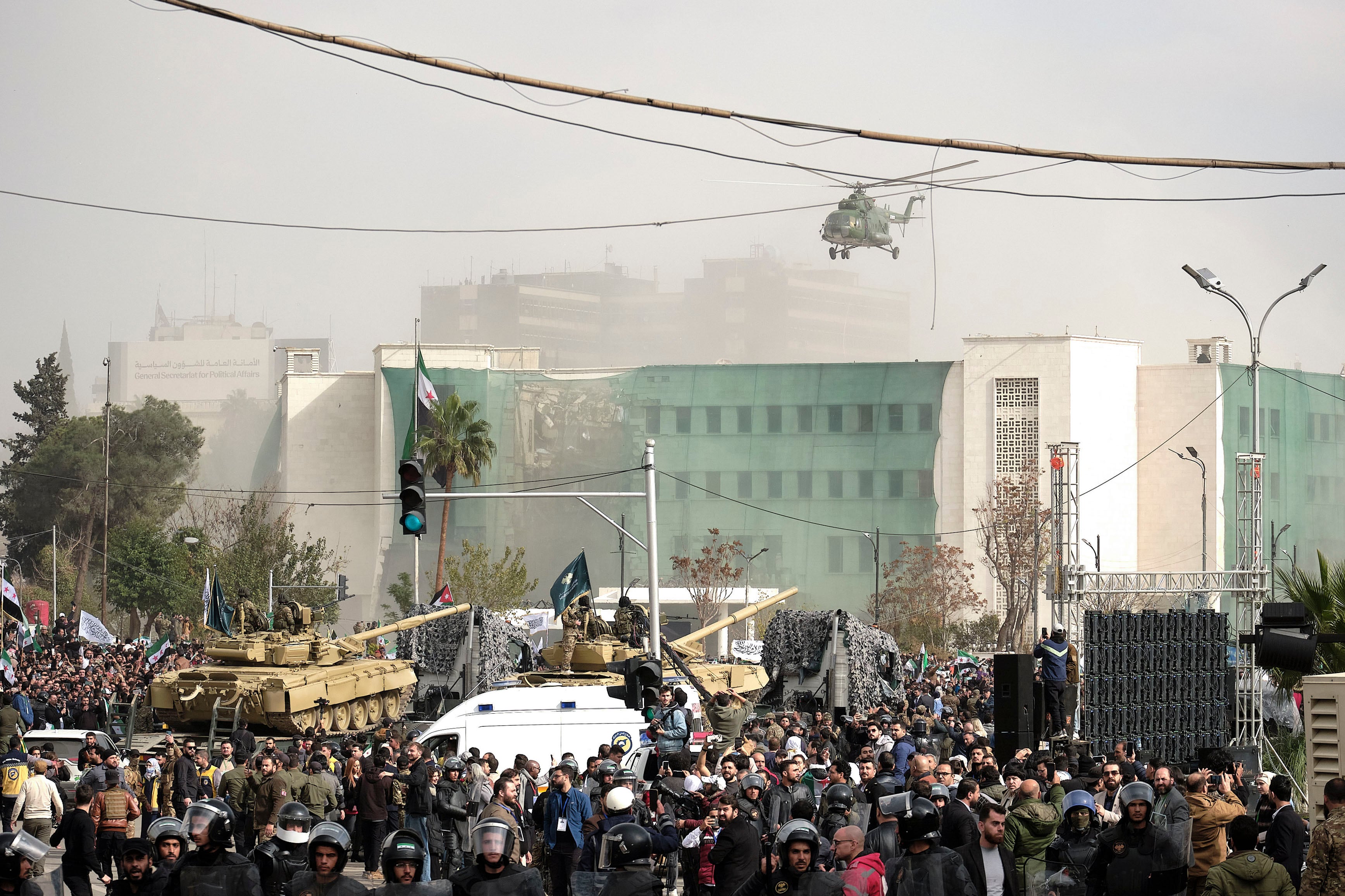 “¡Alza tu cabeza, eres un sirio libre!”: festejos en Damasco por el primer aniversario de la caída del dictador Bachar el Asad