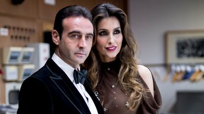 Enrique Ponce y Paloma Cuevas, en una entrega de premios en Madrid en diciembre de 2016.