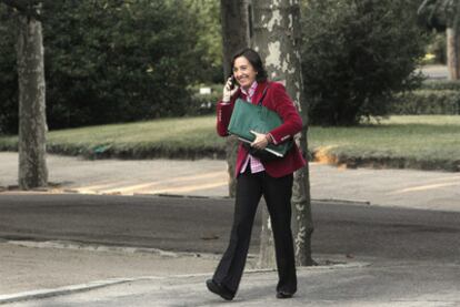 Rosa Aguilar, el viernes, a su llegada al Palacio de la Moncloa.