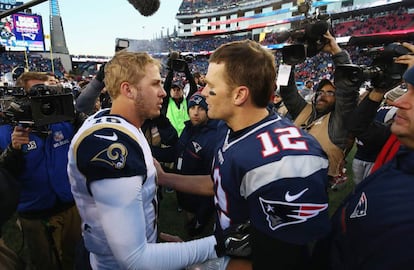 Los mariscales de campo de los Rams, Jared Goff, y Patriots, Tom Brady.