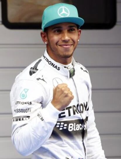 Hamilton celebra la pole en el circuito de Shang&aacute;i. 