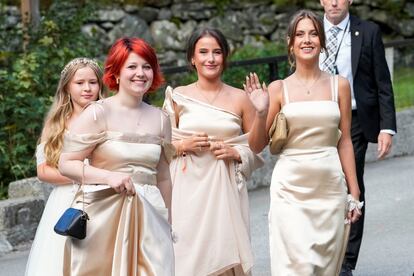 Después de que su madre se haya dado el "sí, quiero" con Durek, se ha visto salir a las tres juntas. En la imagen, de izquierda a derecha: Maud Angelica Behn, Emma Tallulah Behn y Leah Isadora Behn. 