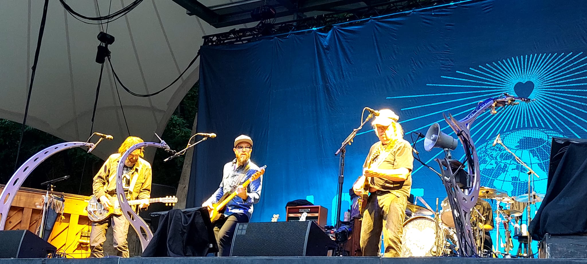 Neil Young y su banda Chrome Hearts.