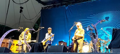 Neil Young y su banda Chrome Hearts.
