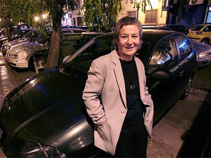 Pilar Moreno Gómez, en la calle de Valencia donde vive.