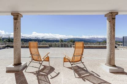 Terraza del parador de Gredos, junto al pueblo de Navarredonda (Ávila).