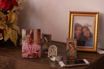 Una fotografía de Raúl Cardona, esposo de María Eumelia, en su casa en Medellín.