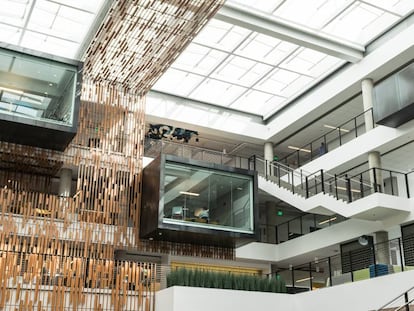 Imagem do prédio 80 do campus da Microsoft em Redmond (Seattle).