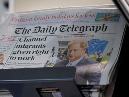 Copias del 'Telegraph' en un supermercado de Londres.