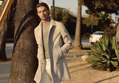 Patrick Schwarzenegger protagoniza la nueva campaña de Mango Man.